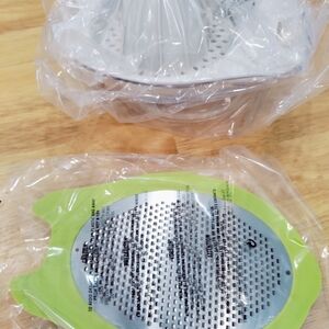 Pampered Chef Lime and Silver Grater Duo